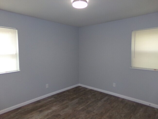 Building Photo - Updated Northeast Pensacola 3BR Home with Granite Kitchen, Tile Floors & Garage