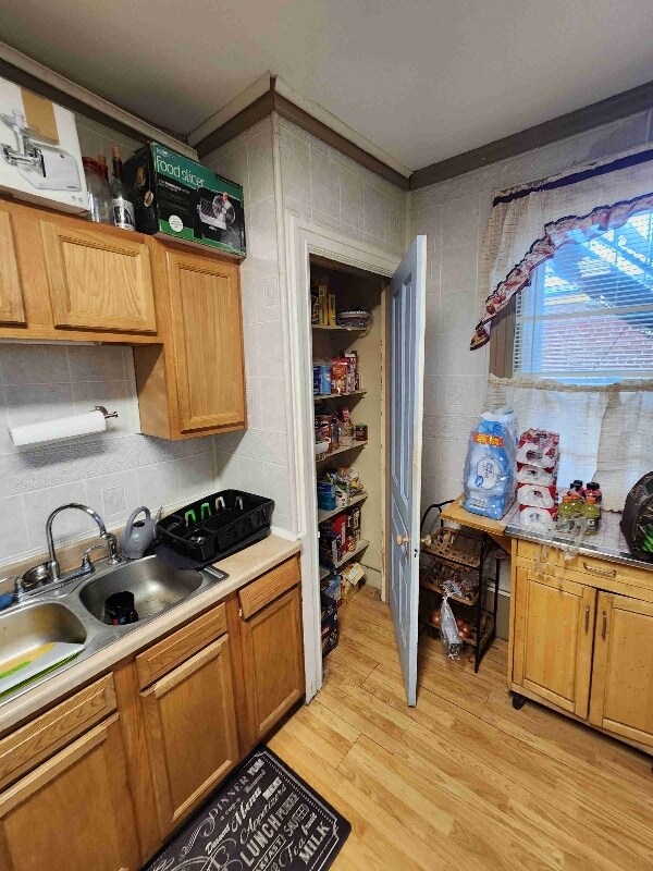 Building Photo - 496 Linden Ave