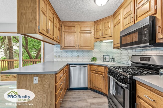 Building Photo - 3 Bedroom Home **50% off December's Rent with a December 2025 Move In**