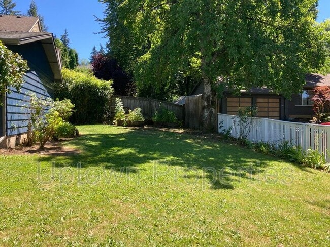 Building Photo - 16620 SW Oak St