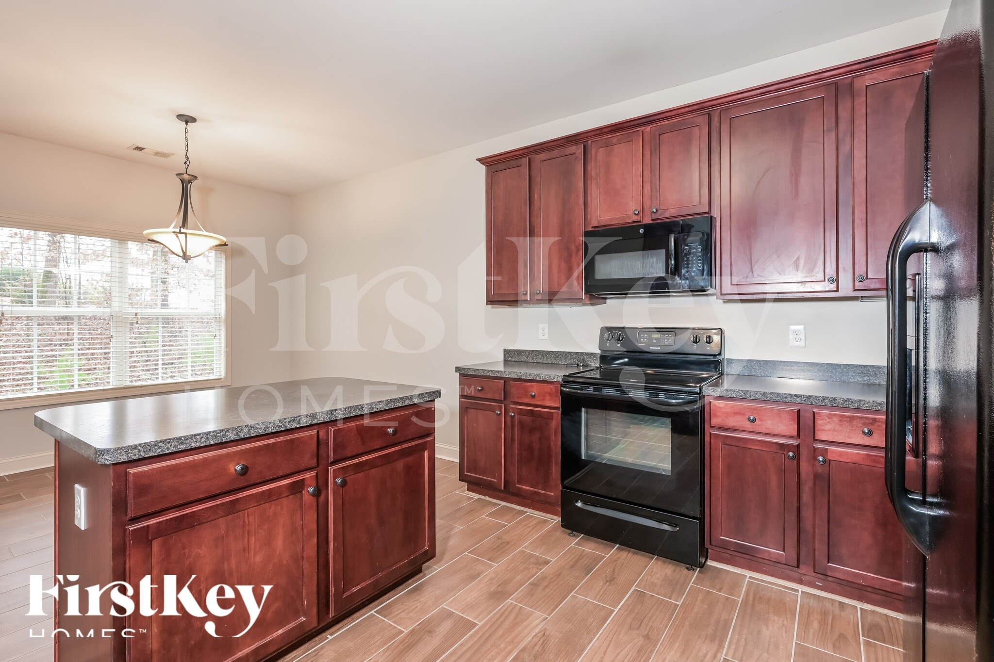 Building Photo - 6205 Little Cove Dr