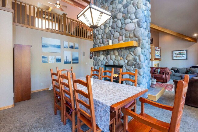 Building Photo - 17028 Cooper Dr