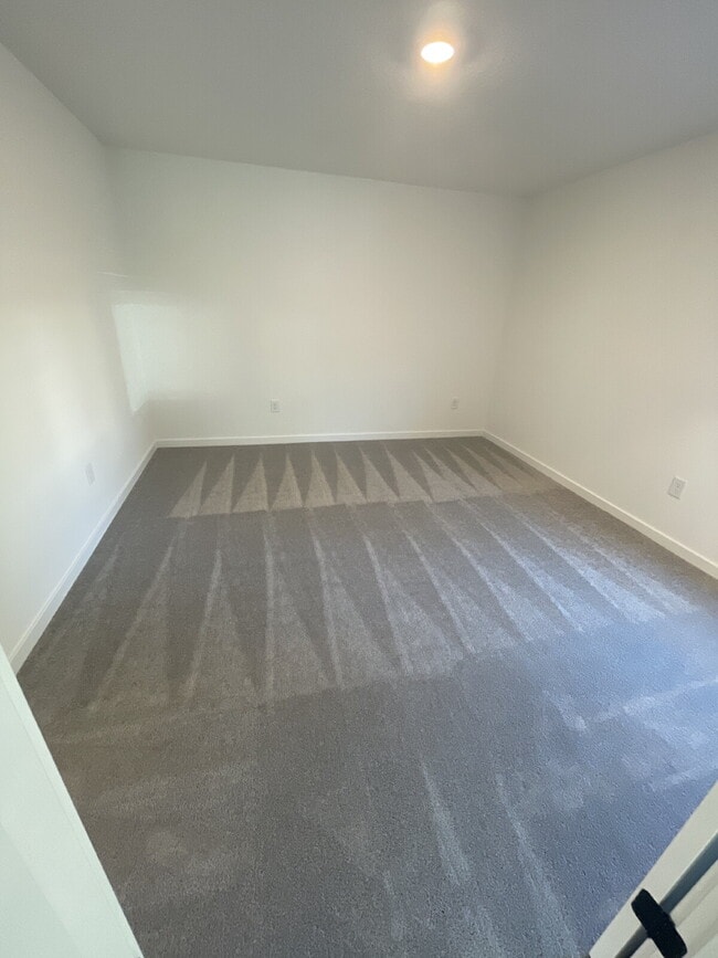 Building Photo - 1270 Ahoy Ave