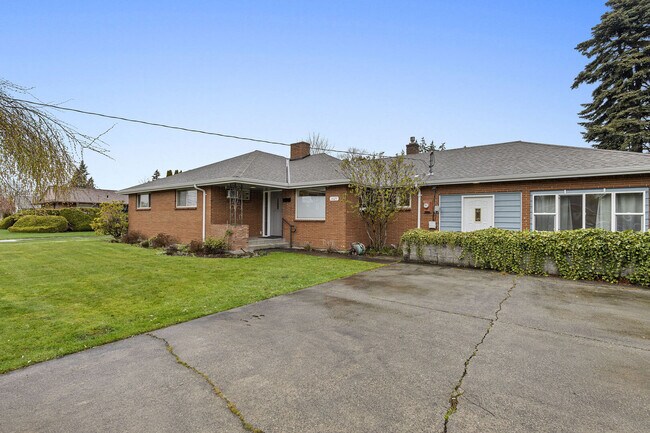 Building Photo - 1627 E Broadway