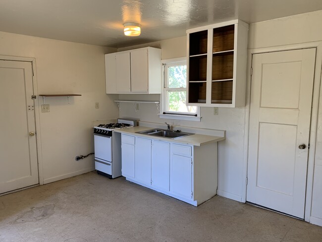 Kitchen - 17364 N Bruella Rd