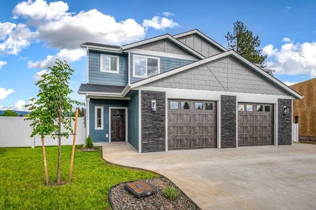 Building Photo - Brand New 3 bed 2.5 townhome