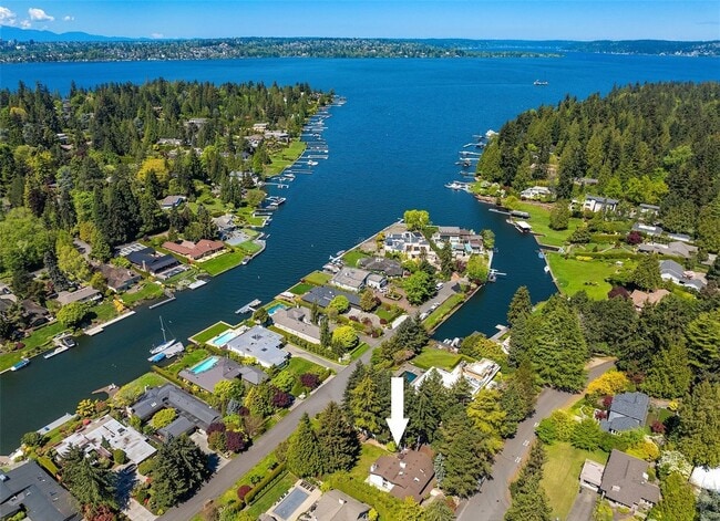Building Photo - Stunning Remodeled Hunts Point Home for Rent