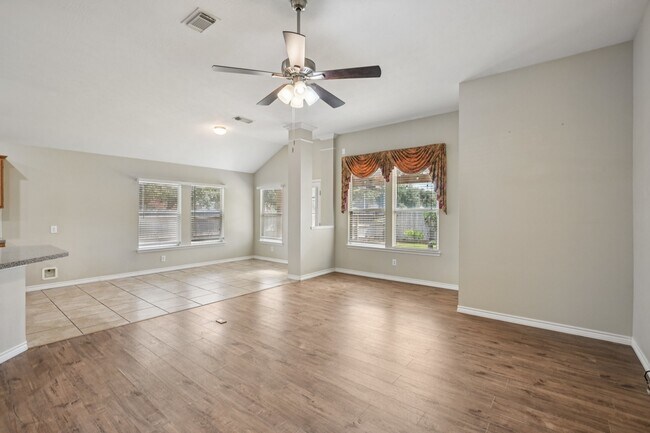 Building Photo - 3026 Sunset Park Dr