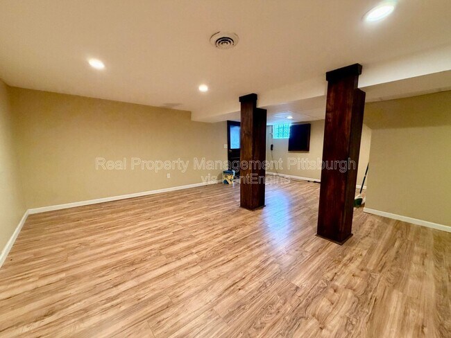 Building Photo - 1818 Kleber St