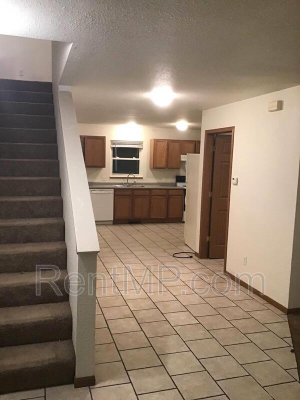 Building Photo - 811 S Main St