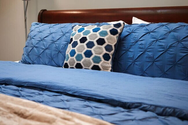 Building Photo - 3576 Portage Point Blvd