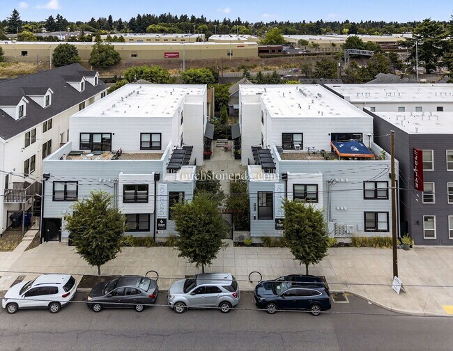 Building Photo - 5635 NE Glisan St