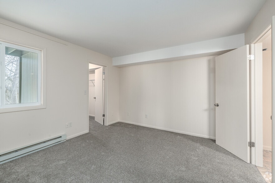 Townhouse 3 - 2BR, 2BA - 1,020SF - Primary Bedroom - Oxford Towne Apartments