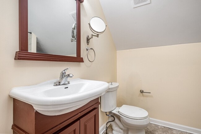 Building Photo - 4 Bedroom  Now Available!