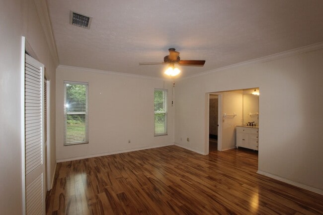 Building Photo - Lovely 4 Bedrooms / 2 Bathrooms / 2-Car Garage