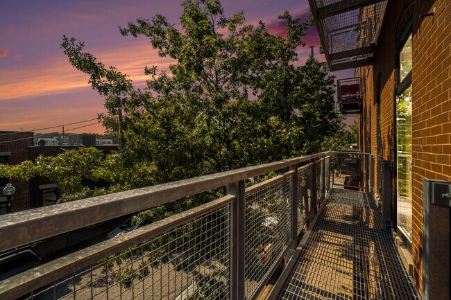 Building Photo - Modern 1 Bedroom, 1 Bath Apartment Home  L...