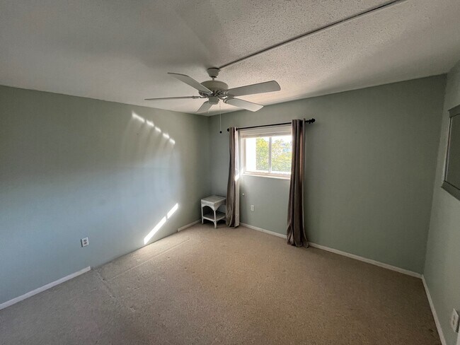 Building Photo - 995 La Guna Dr