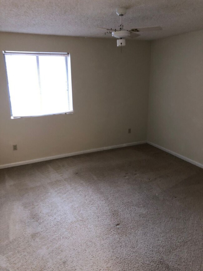 Building Photo - Great 1BR/1BA Unit in Turtle Creek!