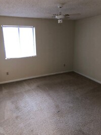 Building Photo - Great 1BR/1BA Unit in Turtle Creek!