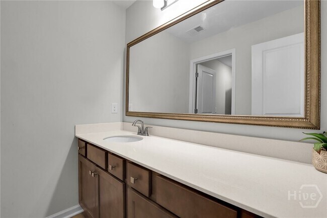 Building Photo - 2980 Kingswood Dr