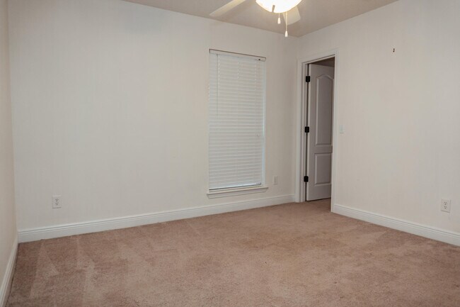 Building Photo - 641 Territory Ln
