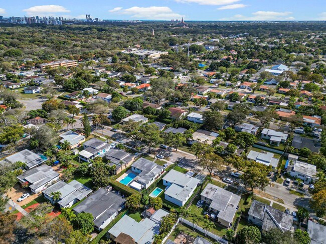 Building Photo - 5841 SW 13th St