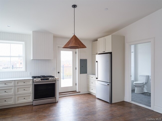 Building Photo - 702-704-704 Columbia St