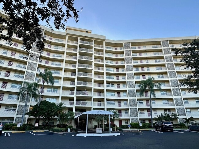 Building Photo - 3095 N Course Dr