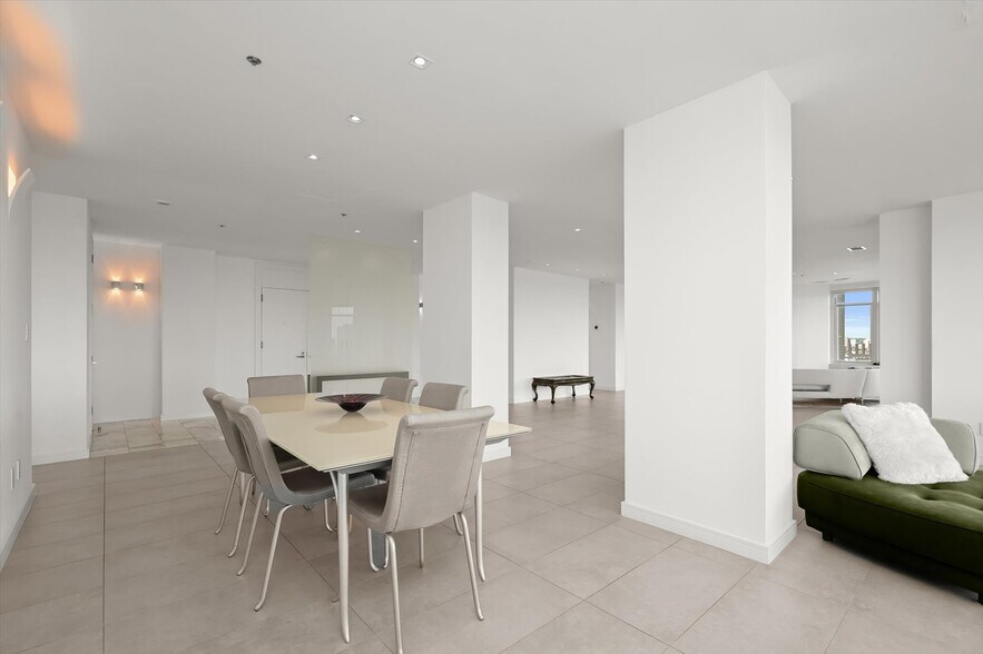 Building Photo - 100 Harborview Dr