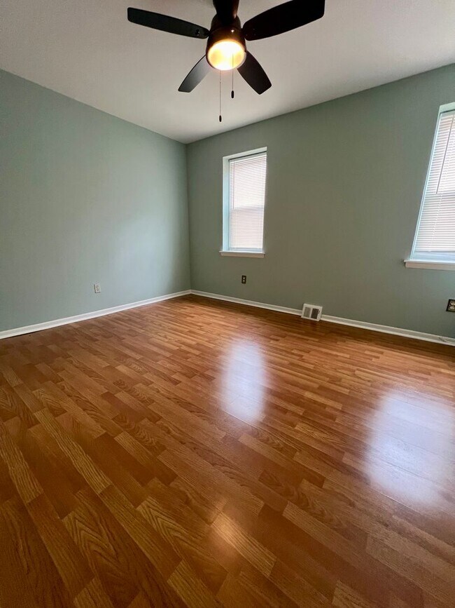 Building Photo - Stunning 3-Bedroom Townhome in Powelton Village! Available mid-August!