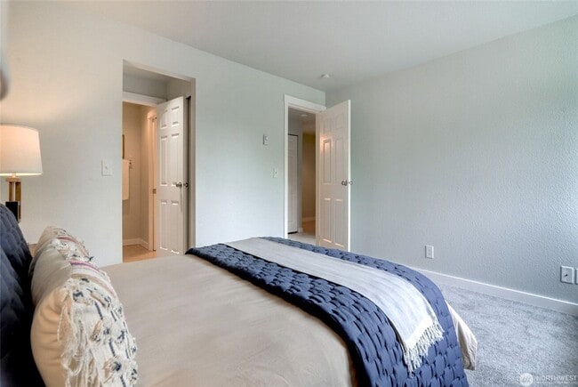 Building Photo - 2bd/1ba Kirkland Condo