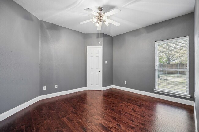 Building Photo - 9865 Tanglebrush Dr