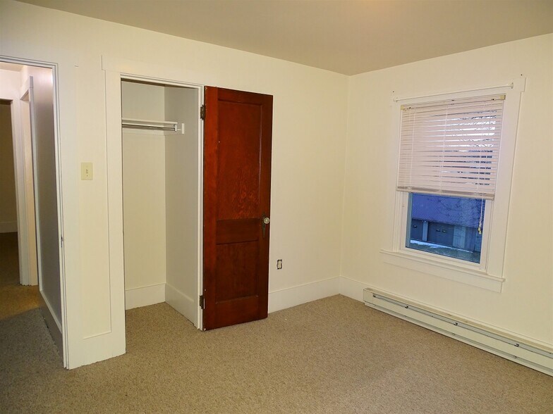 Building Photo - 6 N Peartown Rd