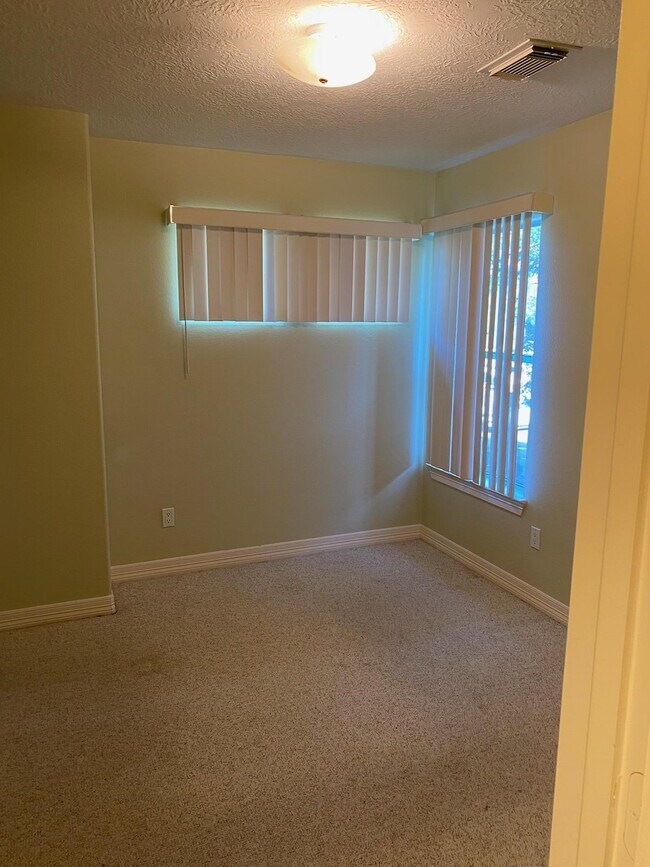 Building Photo - 11815 Canyon Mills Dr