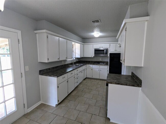 Building Photo - 504 NE 18th St