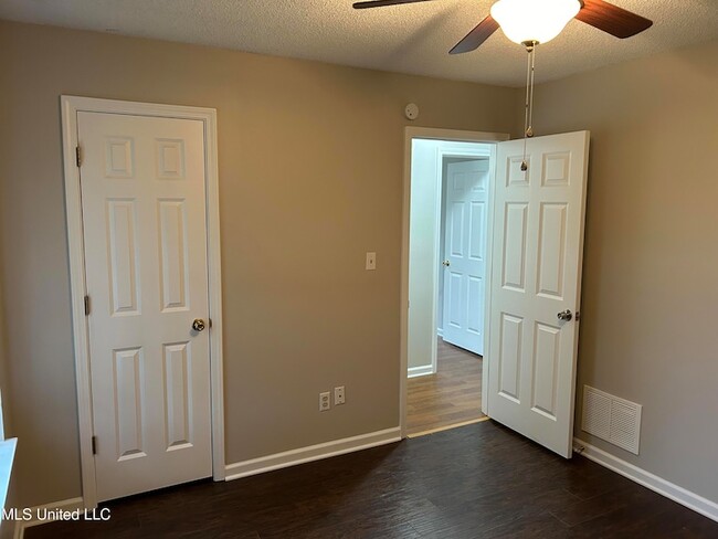 Building Photo - 6589 Pleasant Acres Dr