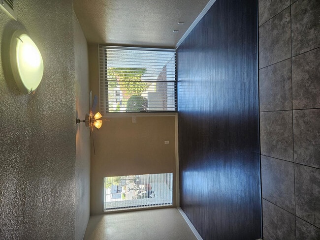 Building Photo - 885 N Granite Reef Rd