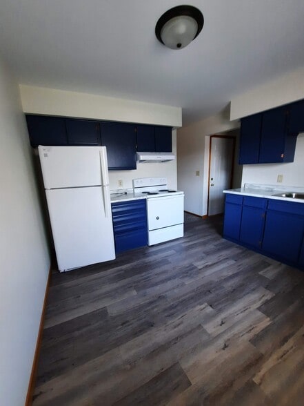 Building Photo - 3213 Pomona Dr