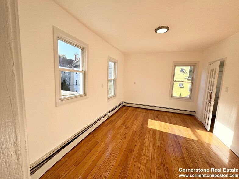 Building Photo - 49 Chestnut Ave