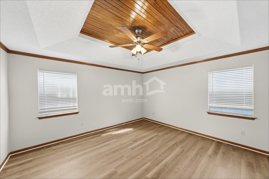 Building Photo - 409 SE Onyx Cir