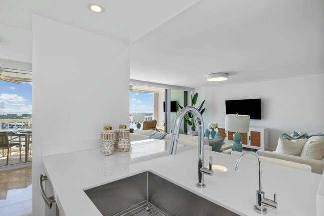Building Photo - 400 N Flagler Dr