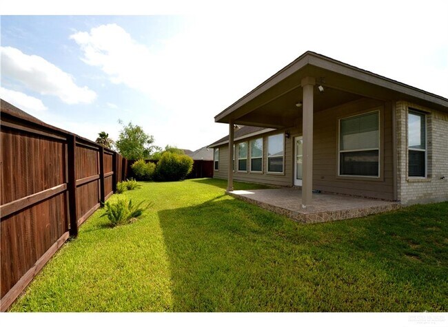 Building Photo - 4410 Santa Fabiola St