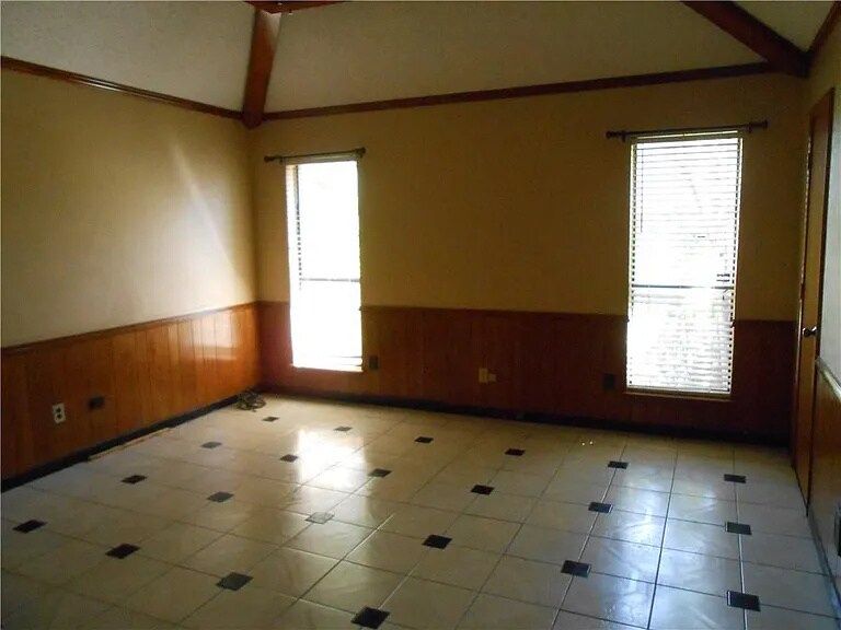 Building Photo - 4932 Longwood Ct
