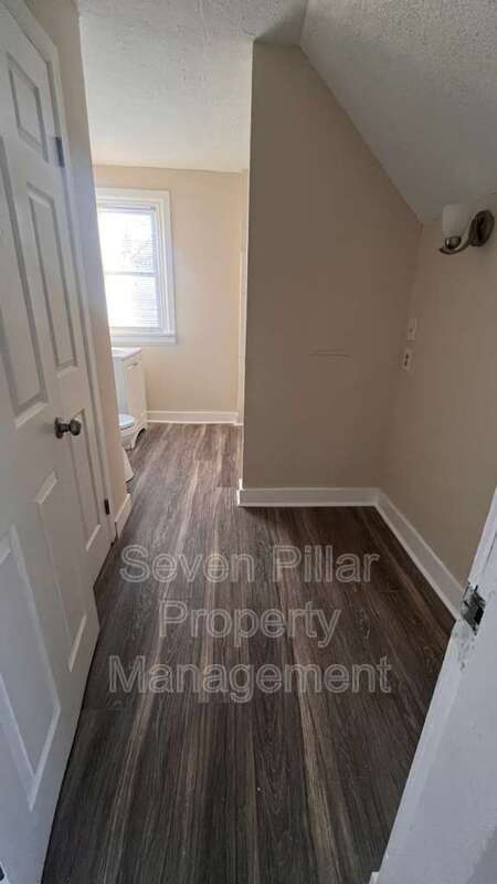 Building Photo - 1345 E Livingston Ave