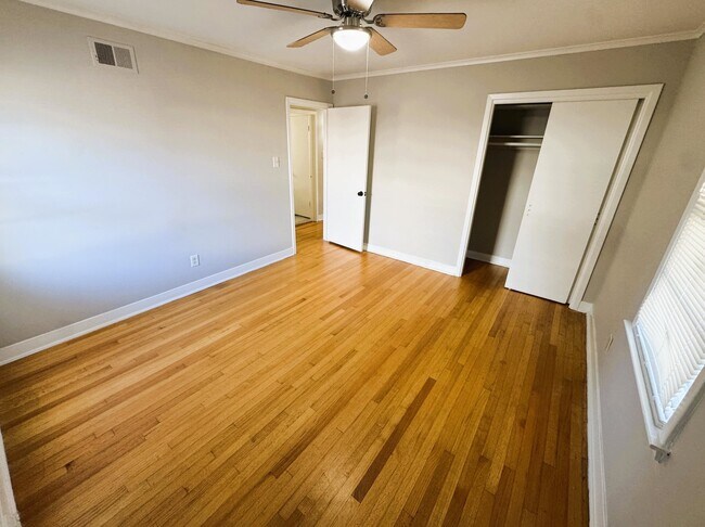 Building Photo - 830 Stratford Rd