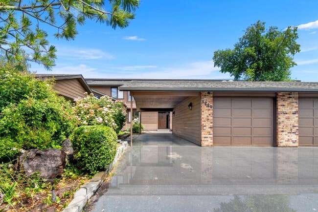 Building Photo - Fully Furnished Mid-Century Modern home wi...