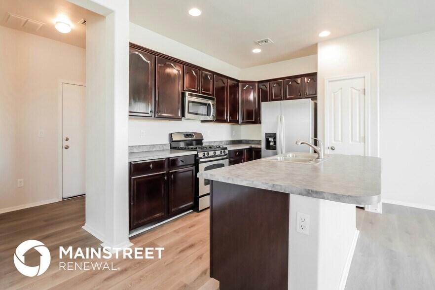 Building Photo - 1027 E Madera Grove Ln