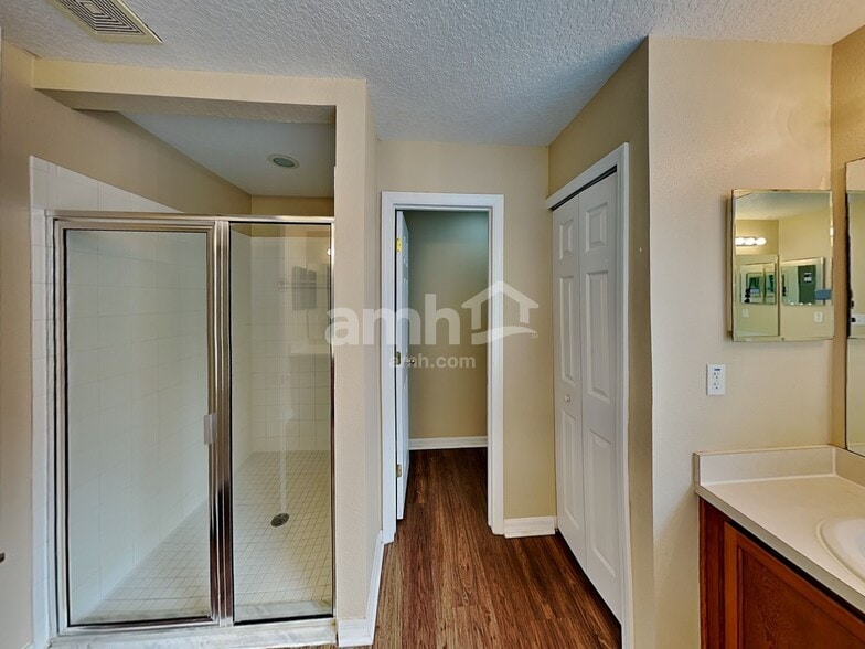 Building Photo - 1110 Bluegrass Dr