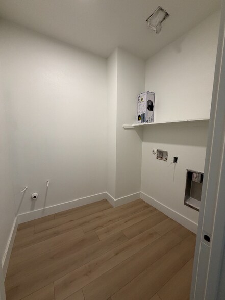 Building Photo - 211 Kahana Ln