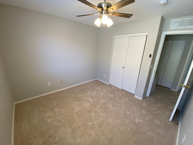 Building Photo - 4 Bedroom, 3 bath, two story with loft in ...